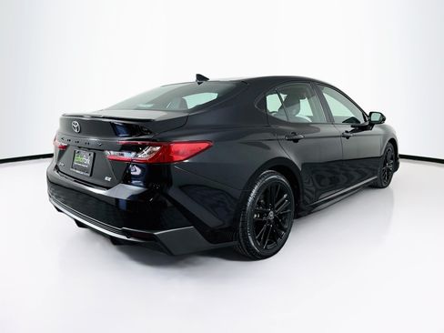 Used 2025 Toyota Camry SE FWD image 9