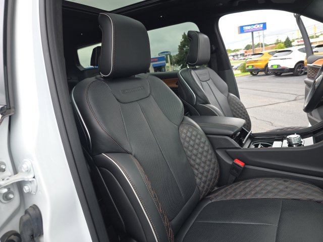 Used 2025 Jeep Grand Cherokee L Summit AWD/4WD image 55