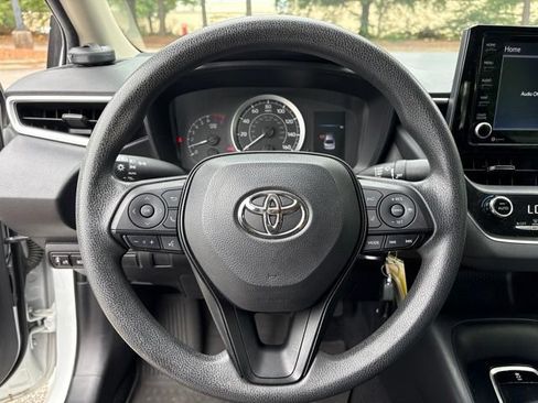 Used 2022 Toyota Corolla LE FWD image 11