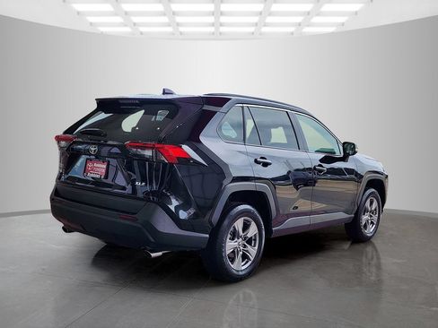 Used 2025 Toyota RAV4 XLE w/ Convenience Package FWD image 5