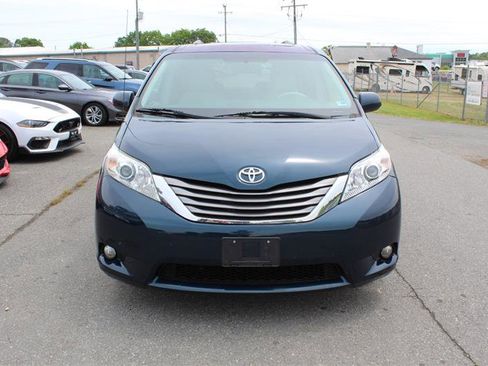 Used 2012 Toyota Sienna XLE FWD image 2