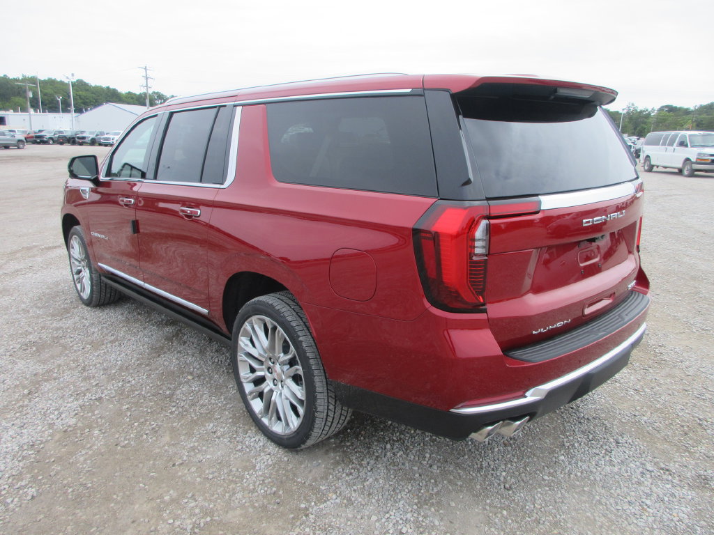 New 2026 GMC Yukon XL Denali w/ Denali Reserve Package AWD/4WD image 6