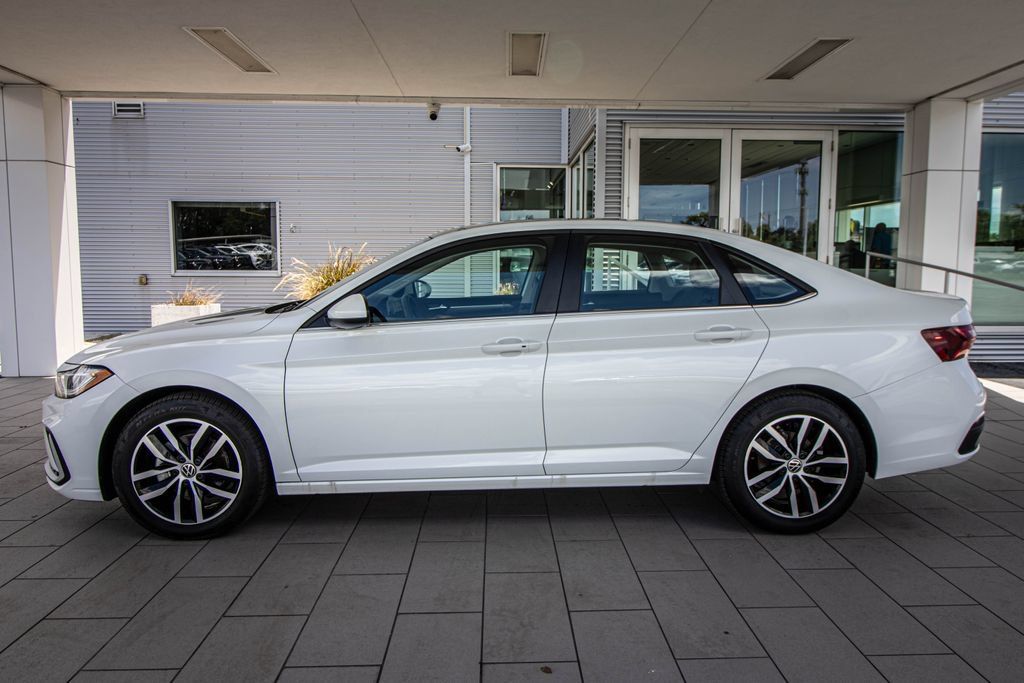 Certified 2026 Volkswagen Jetta SE FWD image 11