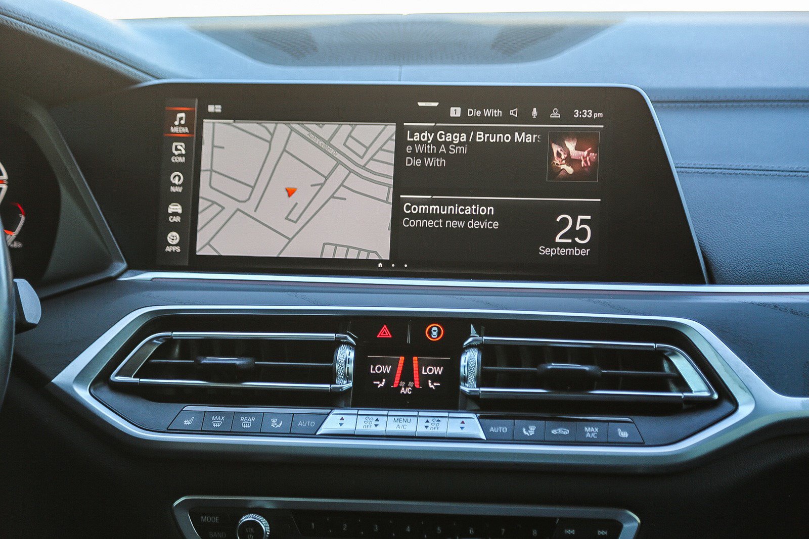 Used 2022 BMW X7 xDrive40i w/ M Sport Package AWD/4WD image 14