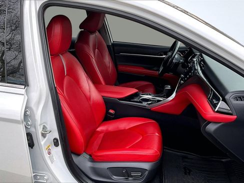 Used 2019 Toyota Camry XSE image 29