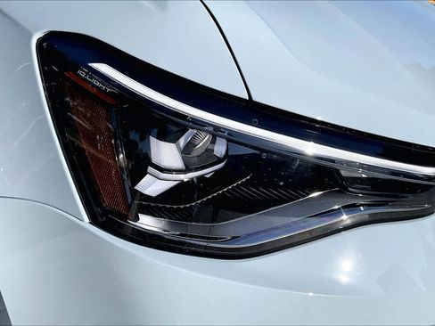 New 2026 Volkswagen Taos SE image 13