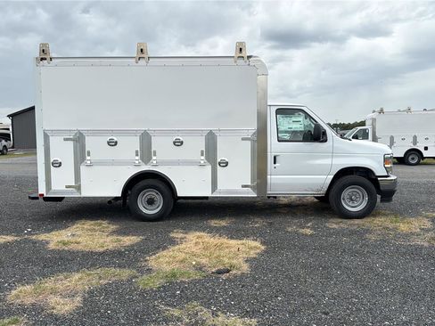 New 2027 Ford E-350 and Econoline 350 Super Duty w/ Power Equipment Group RWD image 6