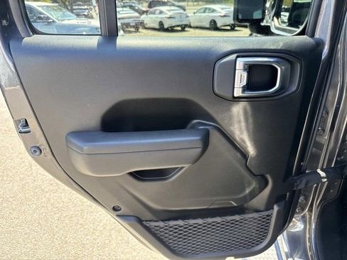 Used 2022 Jeep Wrangler Unlimited Sport image 17