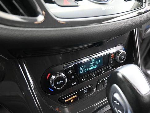 Used 2015 Ford Escape Titanium w/ Equipment Group 301A AWD/4WD image 23