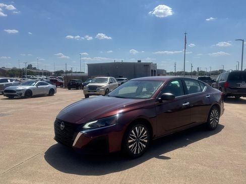 Certified 2024 Nissan Altima 2.5 SV FWD image 8