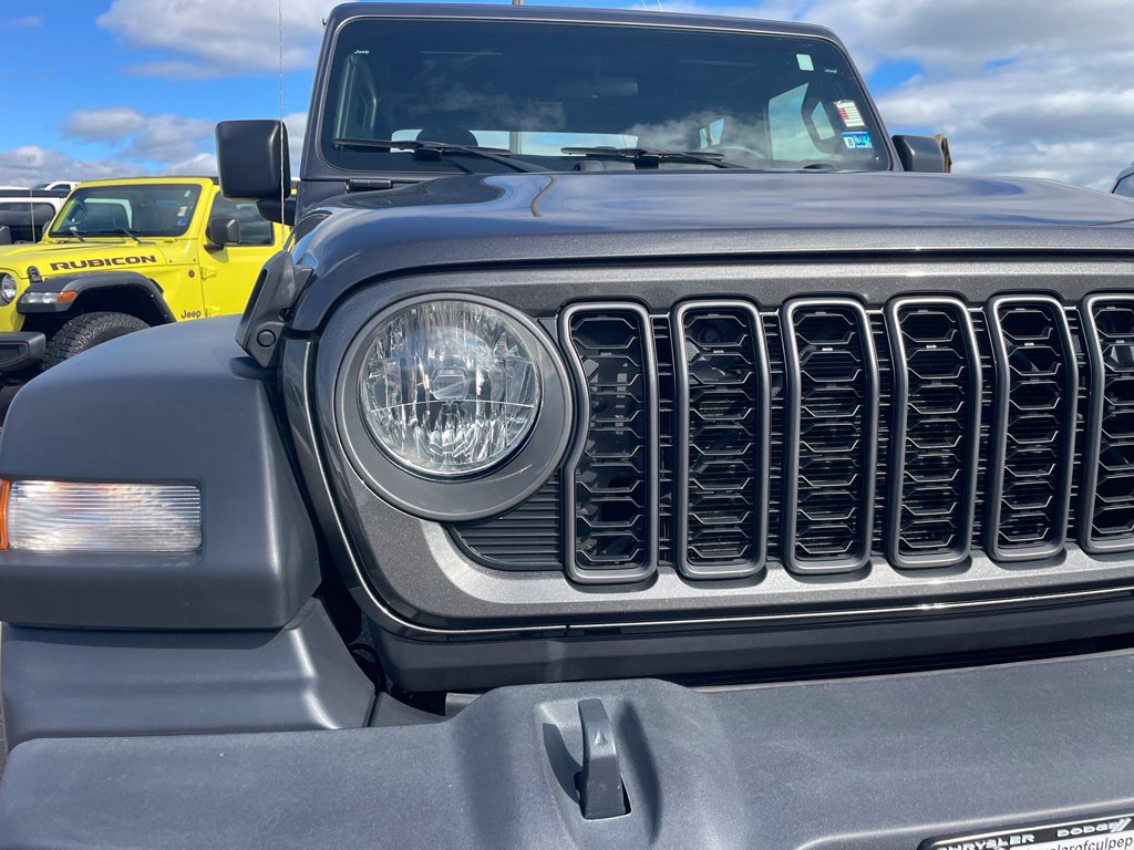 Used 2021 Jeep Gladiator Sport w/ Trailer Tow Package AWD/4WD image 18