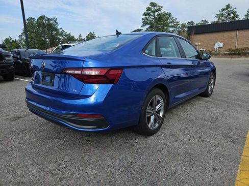 Used 2024 Volkswagen Jetta SE image 9