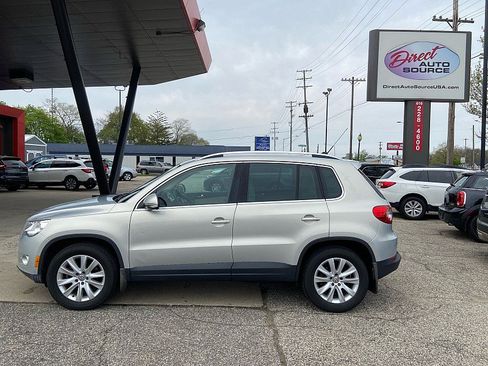 Used 2009 Volkswagen Tiguan SE FWD image 1