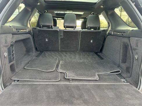 Used 2020 Land Rover Discovery SE image 32