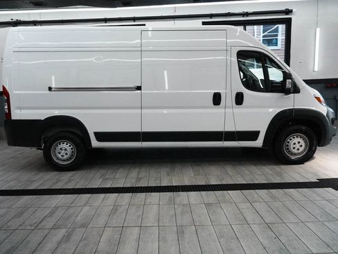 Used 2025 RAM ProMaster 2500 w/ Convenience Group FWD image 5