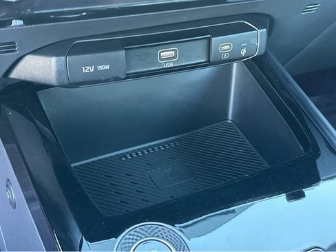 Certified 2025 Kia Niro EX image 26
