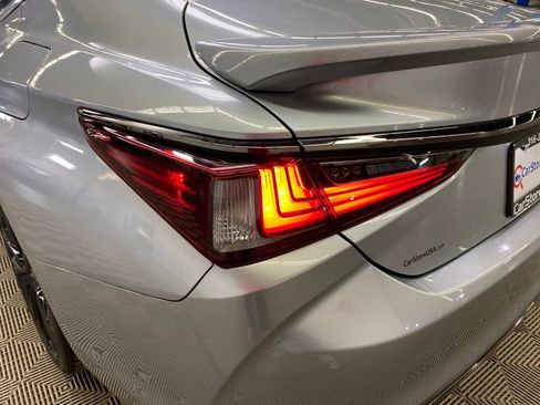 Used 2022 Lexus ES 300h F Sport image 10