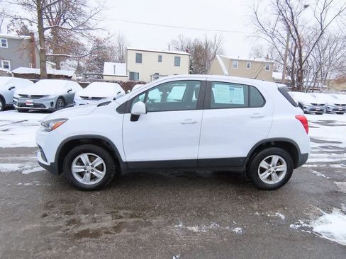 Used 2018 Chevrolet Trax LS image 3