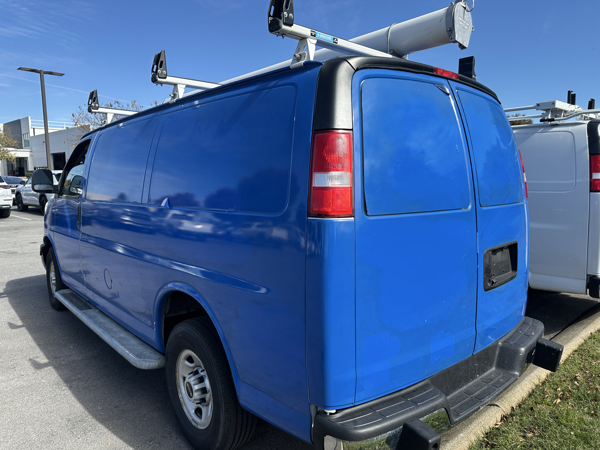 Used 2020 GMC Savana 2500 w/ Driver Convenience Package RWD image 4