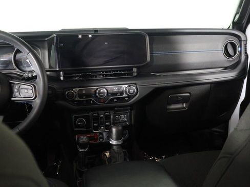 Used 2024 Jeep Wrangler Unlimited Rubicon 4xe AWD/4WD image 30
