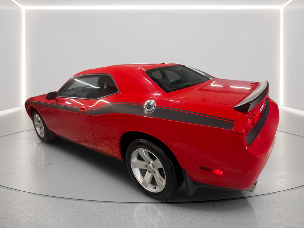 Used 2010 Dodge Challenger SE RWD image 3
