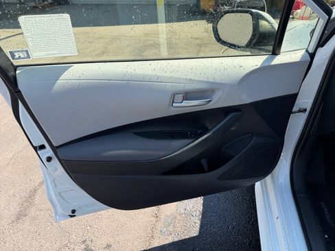 Used 2020 Toyota Corolla LE w/ Carpet Mat Package (TMS) FWD image 19