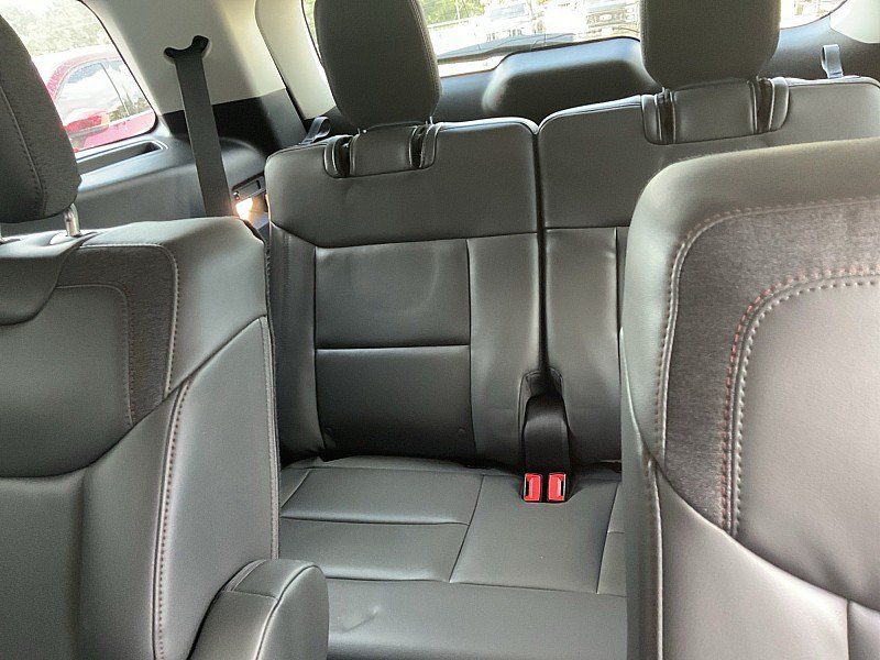 Used 2025 Ford Explorer Active w/ Active Comfort Package RWD image 17