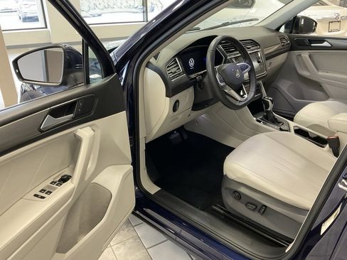 Used 2023 Volkswagen Tiguan SE image 9