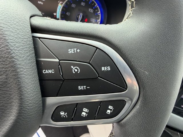 Used 2023 Chrysler Pacifica Touring-L FWD image 23