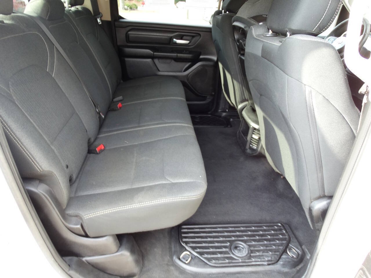 Used 2019 RAM 1500 4x4 Crew Cab Tradesman w/ SXT Appearance Group image 30