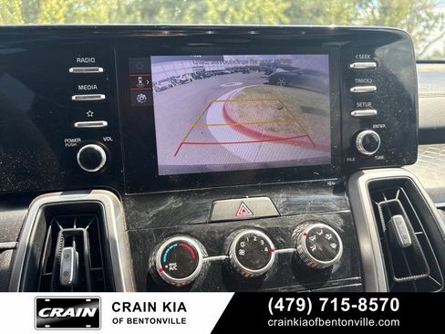 Used 2022 Kia Sorento LX AWD/4WD image 16