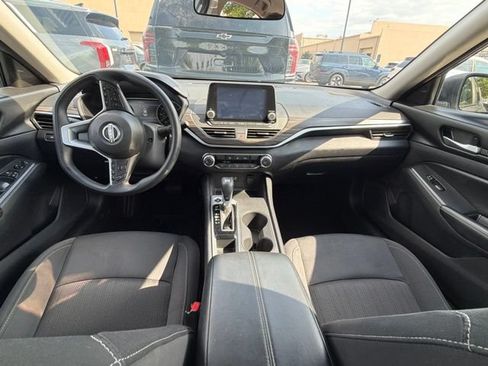 Used 2025 Nissan Altima 2.5 SV FWD image 24