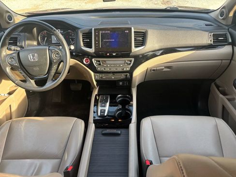 Used 2018 Honda Pilot Touring image 21