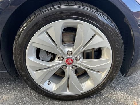 Used 2020 Jaguar XE S image 35