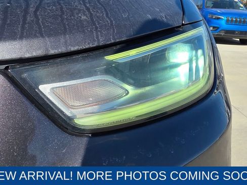 Used 2023 Chrysler Pacifica Touring-L image 9