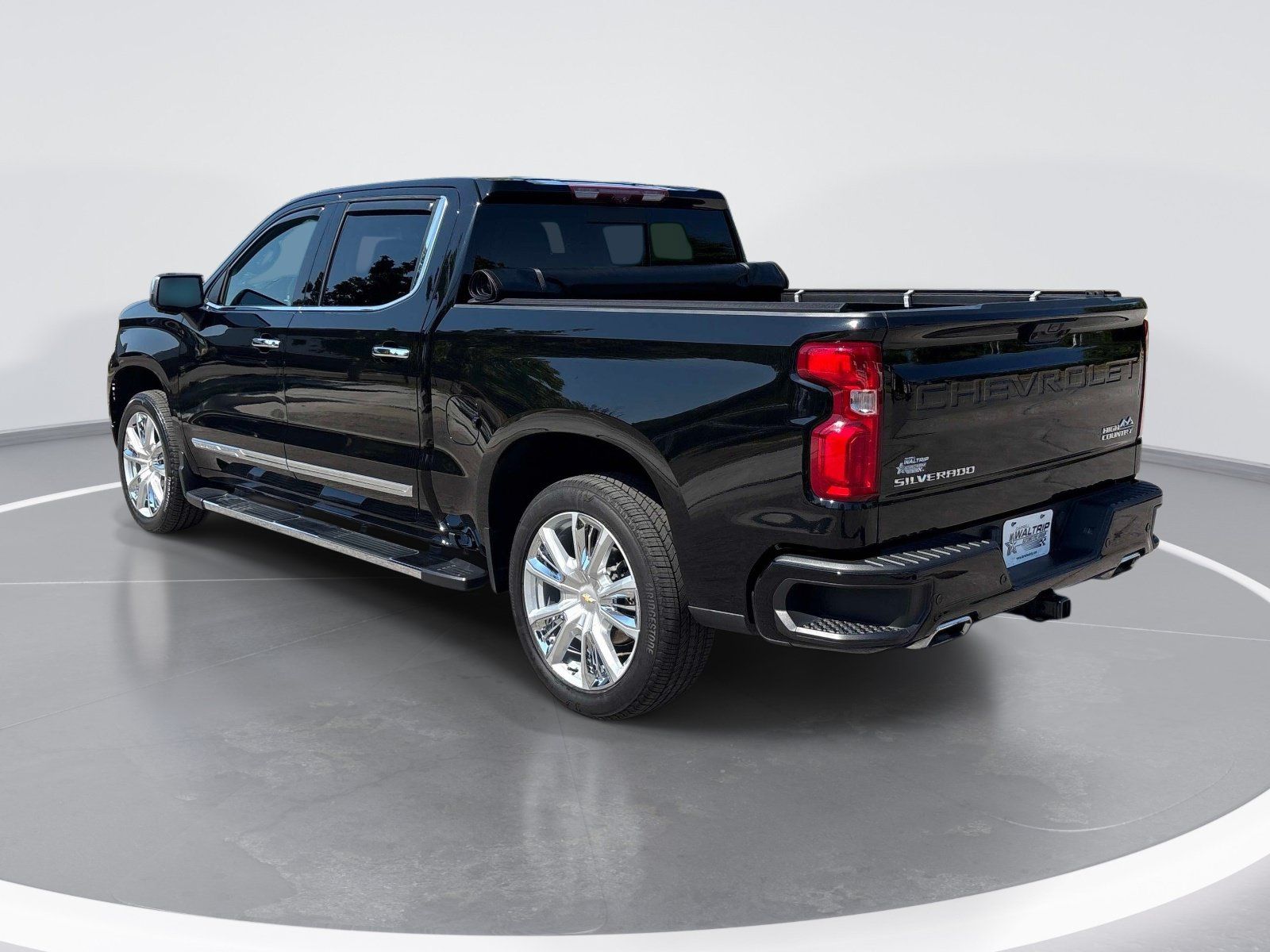 Used 2023 Chevrolet Silverado 1500 High Country w/ High Country Premium Package AWD/4WD image 6