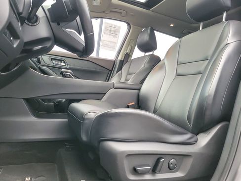 Used 2022 Nissan Rogue SV w/ SV Premium Package image 7