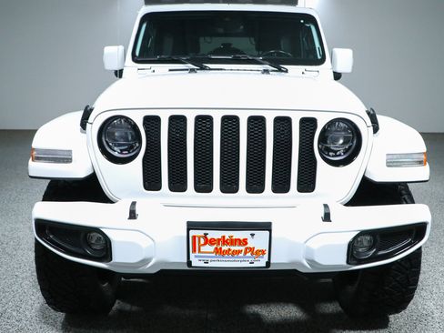 Used 2023 Jeep Wrangler Unlimited Sahara AWD/4WD image 5
