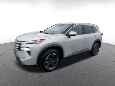 Used 2025 Nissan Rogue SV image 8