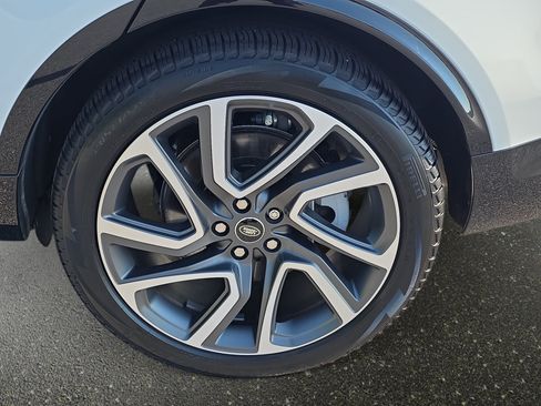 Certified 2025 Land Rover Discovery Dynamic SE AWD/4WD image 34