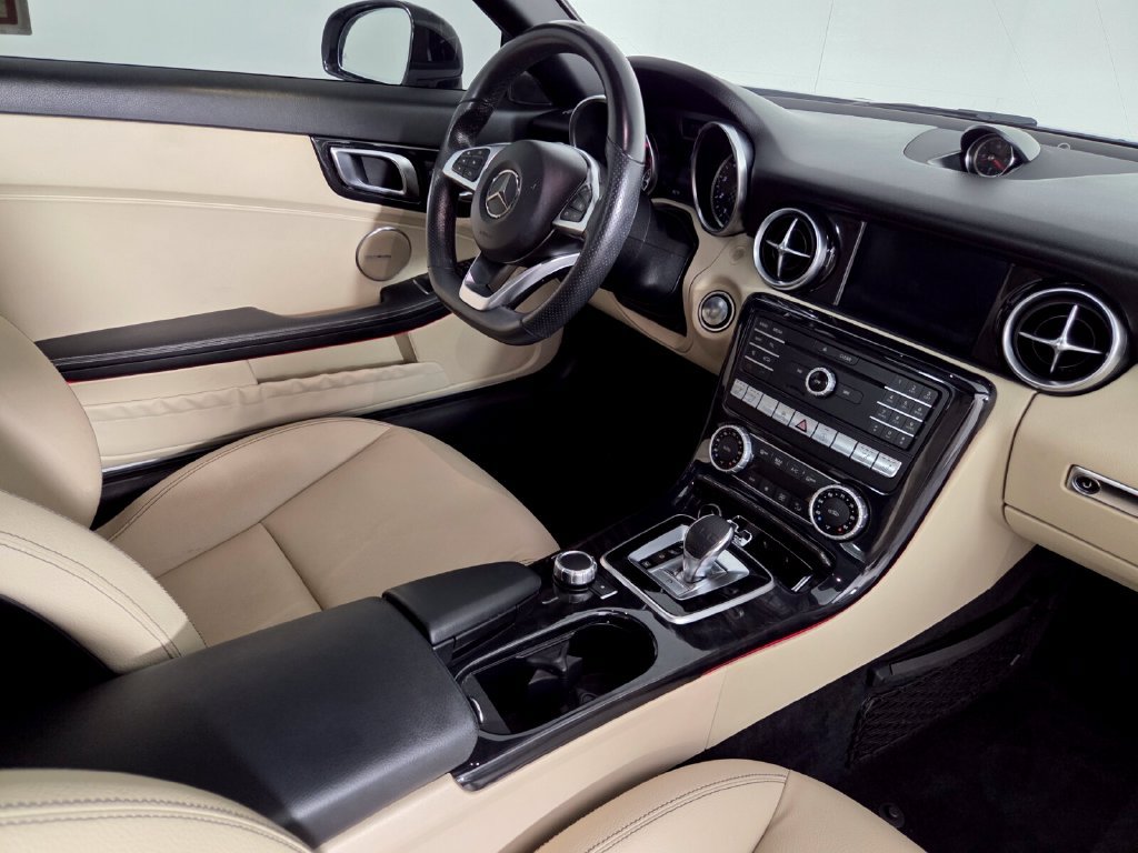 Used 2020 Mercedes-Benz SLC 300 image 30