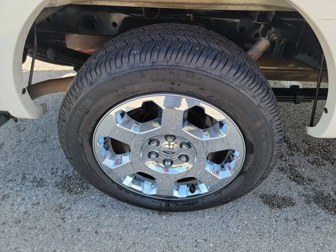 Used 2010 Ford F150 Lariat RWD image 11