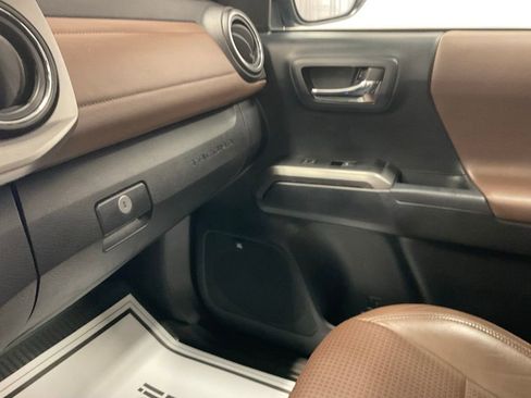 Used 2019 Toyota Tacoma Limited image 22
