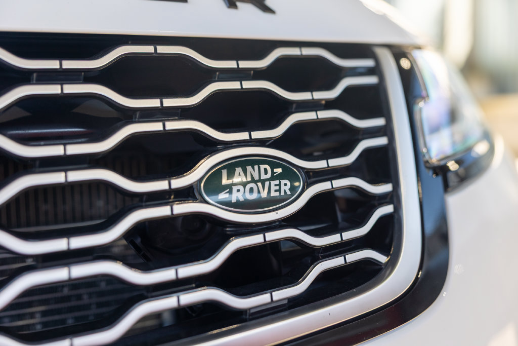 Used 2018 Land Rover Range Rover Velar S AWD/4WD image 14