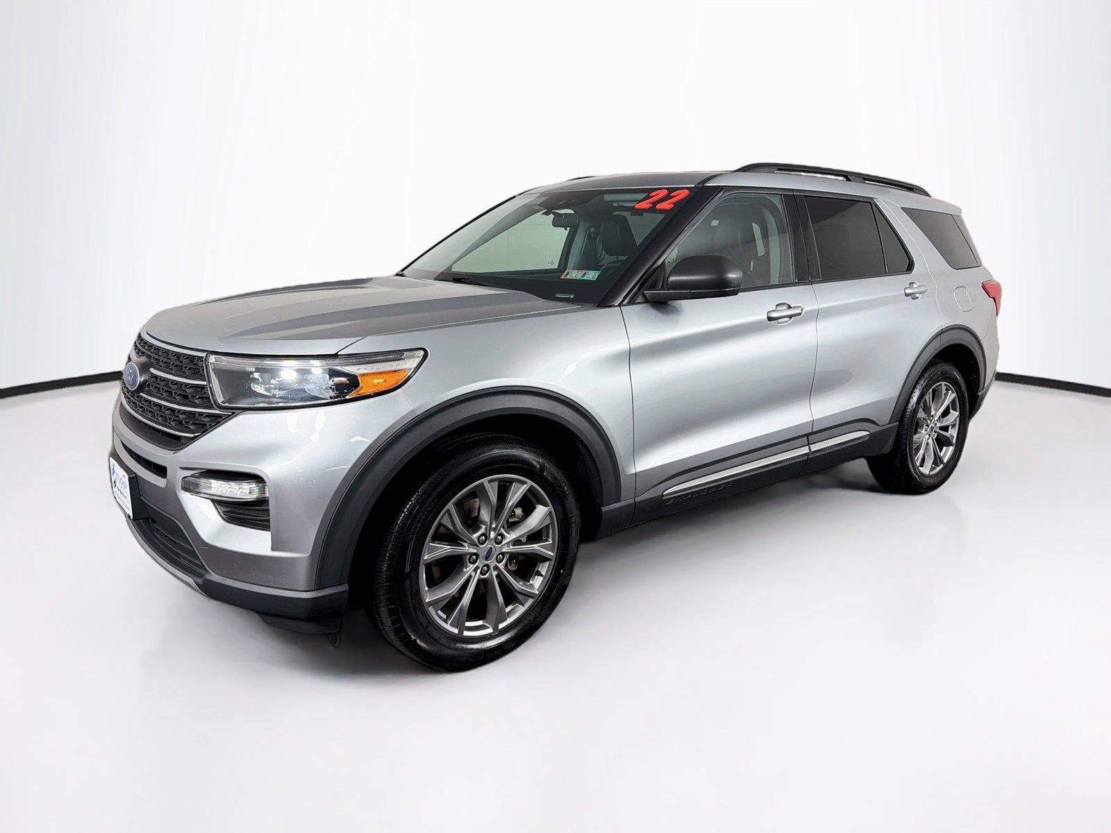Used 2022 Ford Explorer XLT w/ Equipment Group 202A AWD/4WD image 7