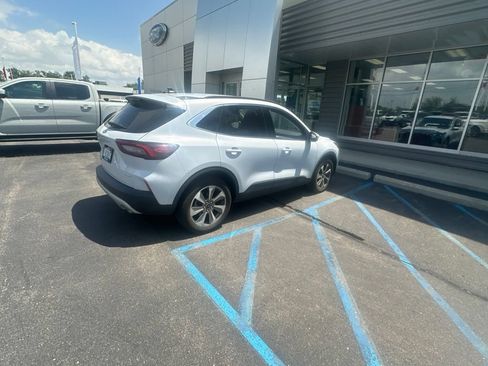 Used 2025 Ford Escape Platinum AWD/4WD image 5
