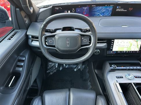 Used 2025 Lincoln Navigator Reserve w/ Jet Appearance Package AWD/4WD image 17