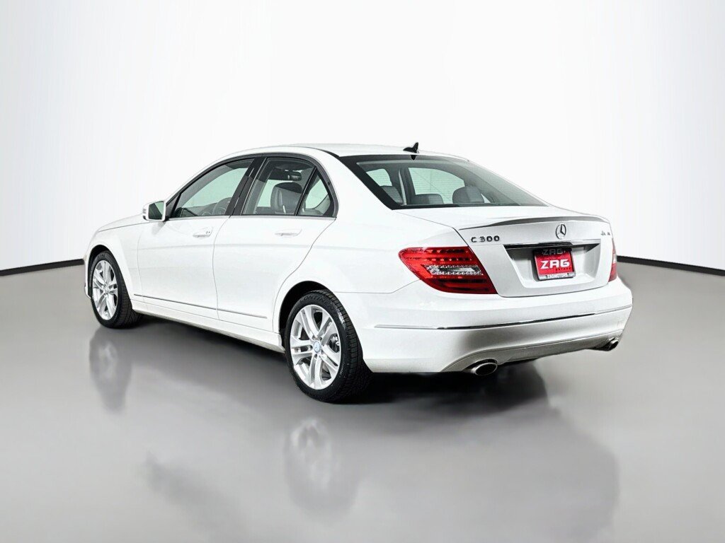 Used 2014 Mercedes-Benz C 300 4MATIC Sedan image 3