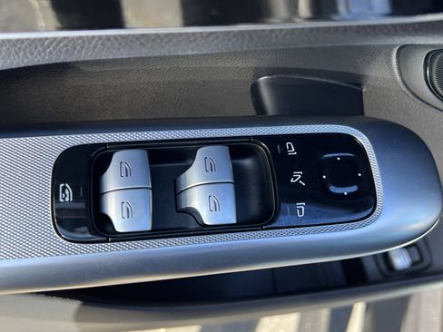 Used 2025 Mercedes-Benz GLC 350e 4MATIC image 15