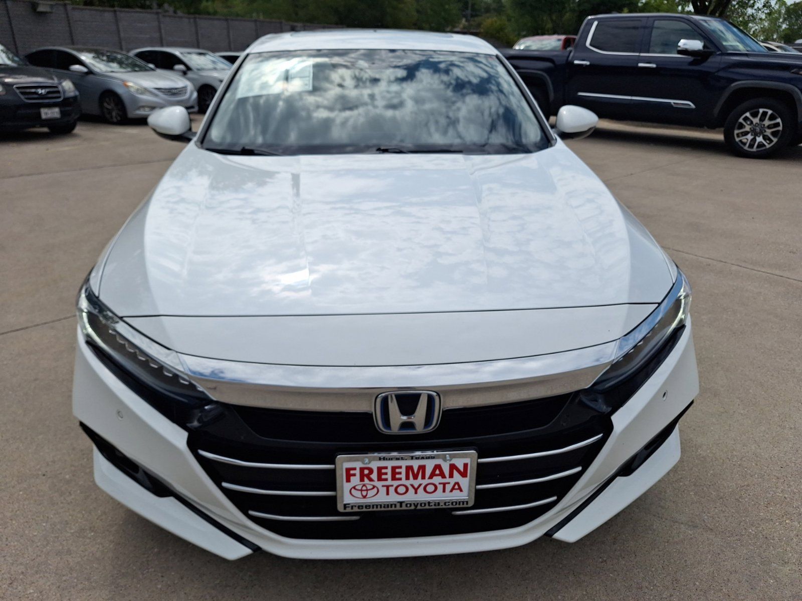Used 2022 Honda Accord Touring image 9
